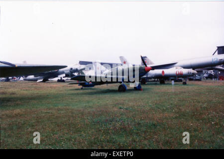Dieses Album enthält Bilder aus der Charles Daniels Monino Kollektion, die wichtige Momente und Einzelpersonen der Luftfahrtgeschichte zeigen. Die Sammlung enthält seltene Fotografien früherer Luftfahrtpioniere, Flugzeuge und bemerkenswerter Ereignisse, die einen Einblick in die Entwicklung der Luftfahrt im 20. Jahrhundert bieten. Stockfoto