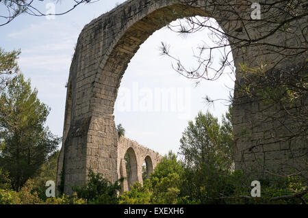 17. Jahrhundert Stein Aquädukt von Pierre Paul Riquet in Castries, Hérault, Frankreich, Europa Stockfoto