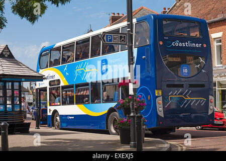 Coastliner Doppeldecker-Bus in Emsworth, Hampshire, UK im Juli Stockfoto