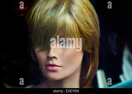 schöne junge blonde Schaufensterpuppen Stockfoto
