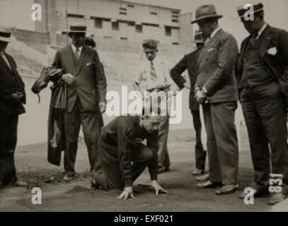 Die Olympischen Spiele 1928 in Amsterdam waren ein bedeutender Moment in der Geschichte der Olympischen Bewegung. Dieses Bild fängt das Wesen der Spiele ein und unterstreicht die internationale Teilnahme und das Erbe der Amsterdamer Spiele in der olympischen Geschichte. Stockfoto