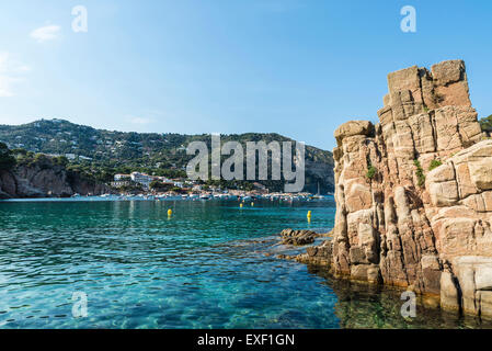 Aiguablava Strand mit seinem kristallklaren Wasser in Costa Brava, Katalonien, Spanien Stockfoto