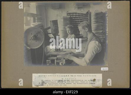 Dieses Bild zeigt die Enveloppenfabriek Firma Bontamps, eine historische Hüllenfabrik in Venlo, Niederlande. Die Fabrik war bekannt für ihre Herstellung von Papierwaren während des späten 19. Und frühen 20. Jahrhunderts. Stockfoto