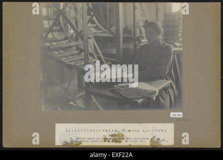 Dieses Bild zeigt die Enveloppenfabriek Firma Bontamps, ein historisches Unternehmen in Venlo, Niederlande, das Einblicke in die Industriegeschichte der Region bietet. Stockfoto