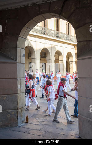 Pamplona, Navarra, Spanien. 11. Juli 2015. die Menschen San Fermin Festival in Pamplona, Navarra Altstadt gefeiert. Spanien: Francisco Fernández javier bordonada/alamy leben Nachrichten Stockfoto