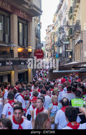 Pamplona, Navarra, Spanien. 11. Juli 2015. die Menschen San Fermin Festival in Pamplona, Navarra Altstadt gefeiert. Spanien: Francisco Fernández javier bordonada/alamy leben Nachrichten Stockfoto