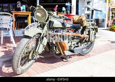 Peugeot Motorrad ww2 Army Motorrad Fahrrad Farben Farben Pistole Waffe Wasserflasche Stockfoto