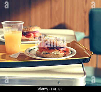 New York Style Diner Serie - Bagel mit Frischkäse Lox Stockfoto