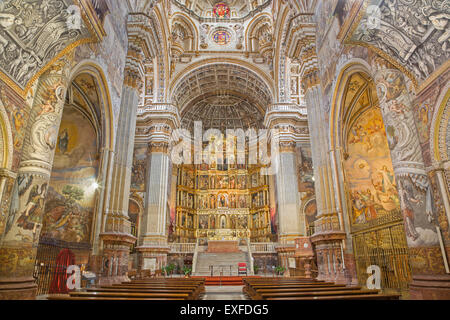 GRANADA, Spanien - 29. Mai 2015: Das Schiff der Kirche Monasterio de San Jeronimo. Stockfoto