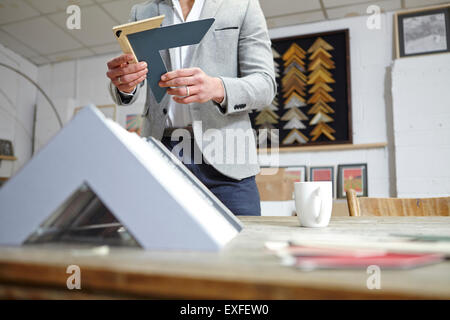 Ebene Oberflächenansicht von Einrahmer Rahmen im Bild Einrahmer Workshop auswählen Stockfoto