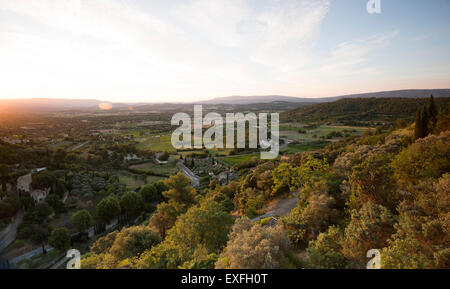 Sonnenaufgang in Gordes, Vaucluse Provence Frankreich EU Stockfoto