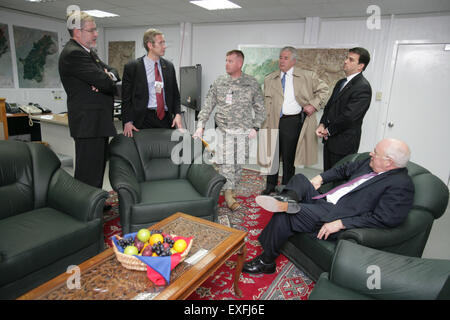 Vize-Präsident Cheney, David Addington und Vize-Präsidenten Personal an Stockfoto