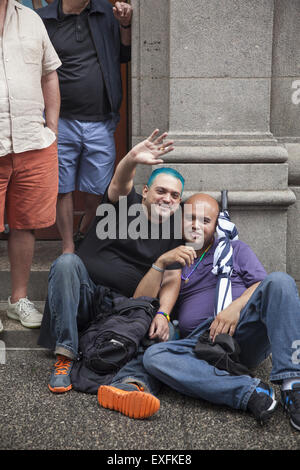 2015-Gay-Pride-Parade auf der 5th Avenue NYC Tage, nachdem der oberste Gerichtshof der USA Homo-Ehe in allen 50 Bundesstaaten legal erklärt. Stockfoto