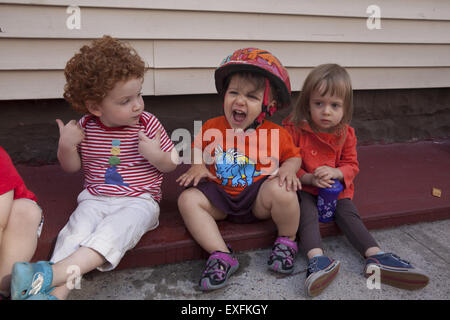 Vorschule Tagescamp Sommerprogramm im Stadtteil Kensington multiethnischen Brooklyn, NY. Stockfoto