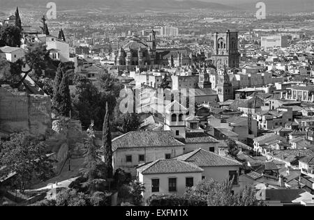 Granada - der Ausblick über die Stadt mit dem Dom Stockfoto