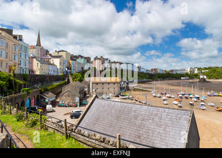 Overlooking Tenby Harbour in Carmarthen Bay, Pembrokeshire, South West Wales, UK Europe Stockfoto