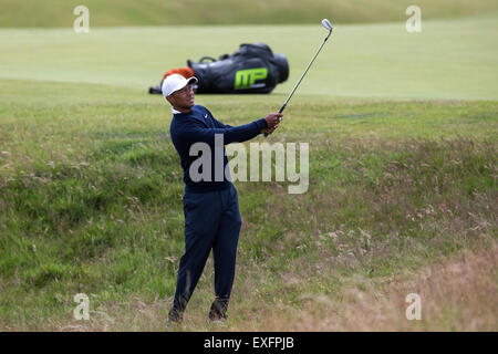 12.07.2015 the Old Course in St Andrews, Fife, Schottland Tiger Woods Stellplätze an der grünen während der Praxis 5. Runde für die 144. Open Golf Championship. Stockfoto