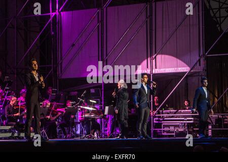 Brescia, Italien. 13. Juli 2015. IL VOLO führt live auf Piazza della Loggia in Brescia, Italien, am 13. Juli 2015 Credit: Mairo Cinquetti/Alamy Live News Stockfoto