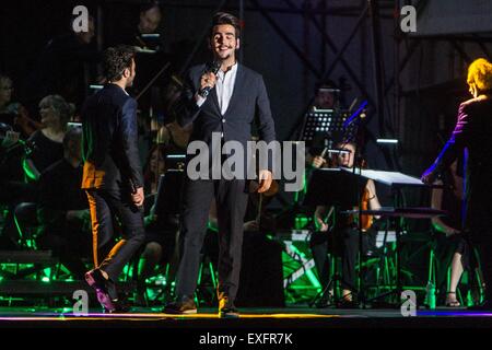 Brescia, Italien. 13. Juli 2015. IL VOLO führt live auf Piazza della Loggia in Brescia, Italien, am 13. Juli 2015 Credit: Mairo Cinquetti/Alamy Live News Stockfoto