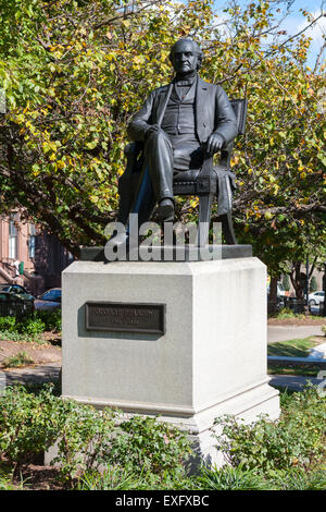 Eine Bronzestatue von George Peabody in den Osten Garten von Mount Vernon Place in Baltimore, Maryland. Stockfoto