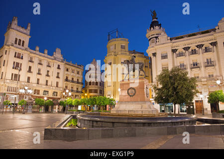 CORDOBA, Spanien - 28. Mai 2015: The Plaza Tendillas-Platz in der Abenddämmerung. Stockfoto