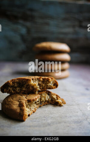 Hafer Flocken Cookies auf dem alten Holztisch Stockfoto