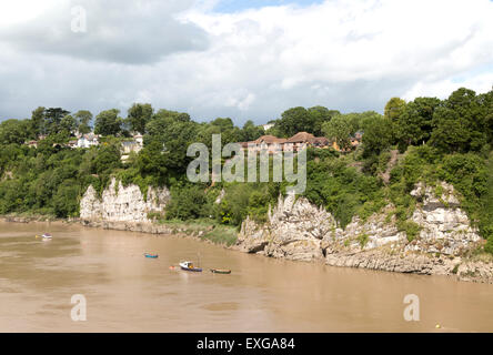 Felsen am Fluss Wye in Chepstow, Monmouthshire, Wales, UK Stockfoto