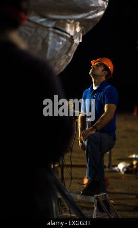 Die Ingenieure führen eine komplette Missionsprobe für den Low-Density Supersonic Decelerator (LDSD) in der Pacific Missile Range Facility der U.S. Navy durch. Ziel der Mission ist es, fortgeschrittene Eintritts-, Abstiegs- und Landetechnologien für die Mars-Erkundung zu testen. Stockfoto