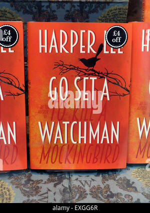 "Go Set A Wächter" von Harper Lee in London Buchladen Anzeige am Tag der UK-Veröffentlichung 14.07.15 Stockfoto