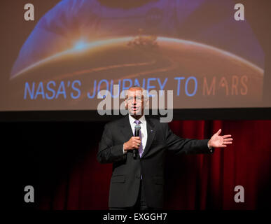 NASA-Administrator Charles Bolden Frage ein Publikum Mitglied an die Menschen zum Mars Gipfel auf Dienstag, 5. Mai 2015 an George Washington University in Washington, DC. Administrator Bolden sprach von der NASA Weg zur menschlichen Erforschung des Mars. Stockfoto