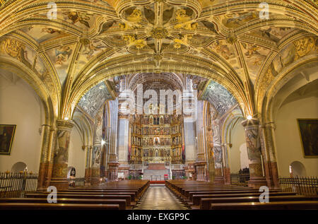 GRANADA, Spanien - 29. Mai 2015: Das Schiff der Kirche Monasterio de San Jeronimo. Stockfoto