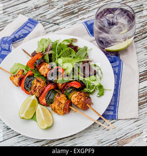 Huhn und Chorizo Spieße Stockfoto