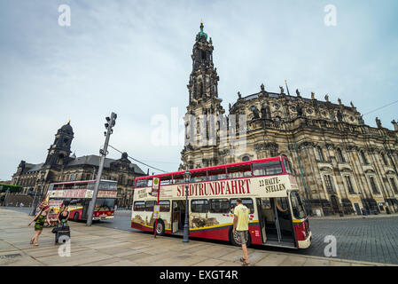 Doppeldeckerbus für Touristen, Theaterplatz, Theatre Square, Dresden, Sachsen, Deutschland, Europa Stockfoto