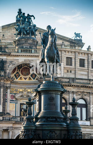 Reiterstandbild des sächsischen Königs Johann auf dem Theaterplatz in Dresden, Deutschland, Europa Stockfoto