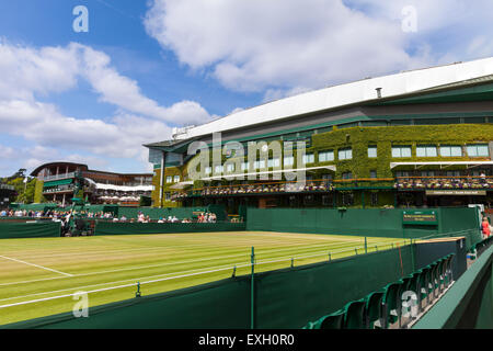 Ansicht der Centre Court und dem South East Hall-Eingang aus der leeren Hof 7 während der Wimbledon Championships 2015 Stockfoto