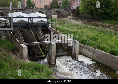 Twin archimedischen Schraube Wasserturbinen am Fluss Werra Hann münden Niedersachsen Deutschland Stockfoto