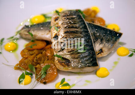 Teller mit gegrillten Makrelen Escabeche im Anchor Pub Restaurant in Ripley Hautpstraße - GU23 UK Stockfoto