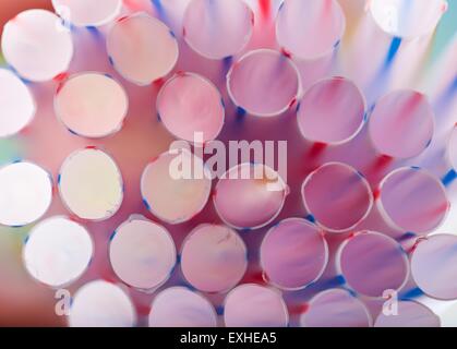 Auszug aus bunten Trinken Strohhalme in großen hautnah und kleine Schärfentiefe. Stockfoto