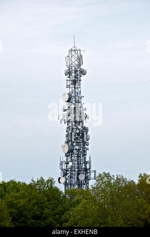 Telekommunikation-Mast in der Nähe von Basildon in Essex Höhenarbeiten Westley Stockfoto
