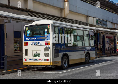 Nicht Schritt Bus, JR Koenji Bahnhof, Suginami-Ku, Tokyo, Japan Stockfoto