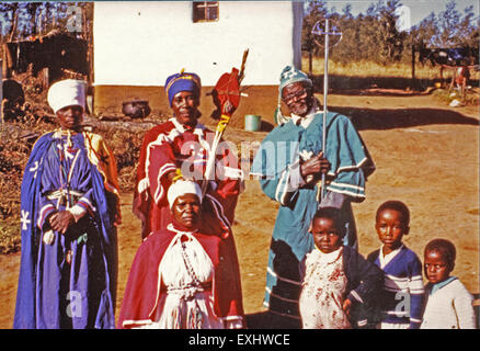 Ein historisches Bild zionistischer Kirchenmitglieder in Uniform, wahrscheinlich aus dem frühen 20. Jahrhundert, das einen einzigartigen Aspekt der zionistischen religiösen und politischen Geschichte darstellt. Stockfoto