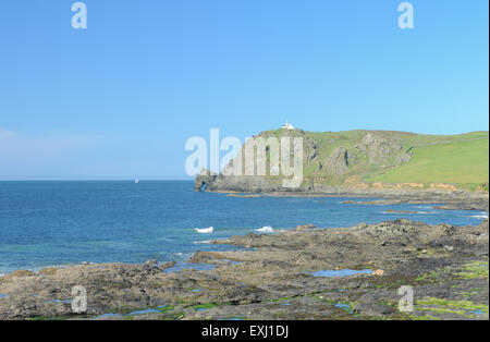 Ansicht von Osten Prawle Leuchtturm auf dem South West Coastal Path, in der Nähe von Salcombe, auf der Südküste von Devon, England, UK Stockfoto