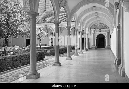 GRANADA, Spanien - 31. Mai 2015: Das Atrium der Kirche Monasterio De La Cartuja. Stockfoto