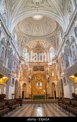 GRANADA, Spanien - 31. Mai 2015: Das Hauptschiff der Kirche Monasterio De La Cartuja. Stockfoto