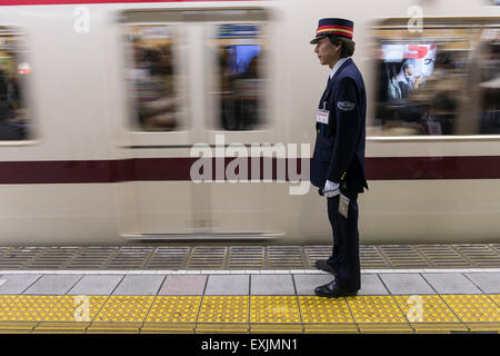 Wache, die Einplanung einer U-Bahn in Osaka, Japan Stockfoto