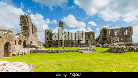 Die Überreste einer mittelalterlichen Burg in Llawhaden, Pembrokeshire, Wales Stockfoto