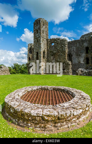 Die Überreste einer mittelalterlichen Burg in Llawhaden, Pembrokeshire, Wales Stockfoto