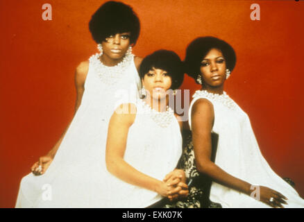 DIE SUPREMES-Promo-Foto der amerikanischen Vokalgruppe über 1965. Von links: Diana Ross, Florence Ballard, Mary Wilson Stockfoto