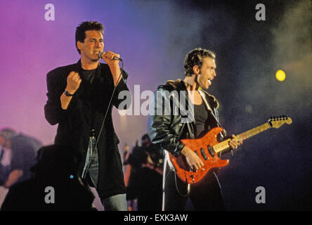 SPANDAU BALLET UK-pop-Gruppe mit Tony Hadley auf der linken Seite und Martin Kemp über 1985 Stockfoto