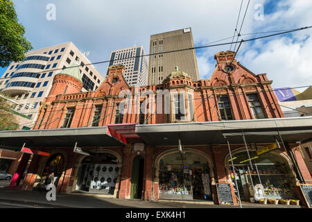 Reihe von Geschäften in einem historischen Gebäude, Hay Street, Haymarket, Sydney, Australien Stockfoto